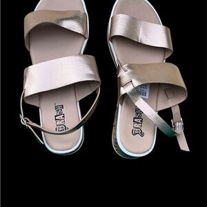 Beautiful Brash Metallic Gold Women's Sandals size 6